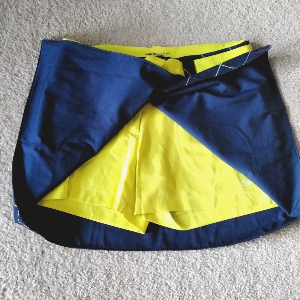 Nike Convertible / Reversible Skirt with Shorts - size 10 - Like New - Picture 2 of 6